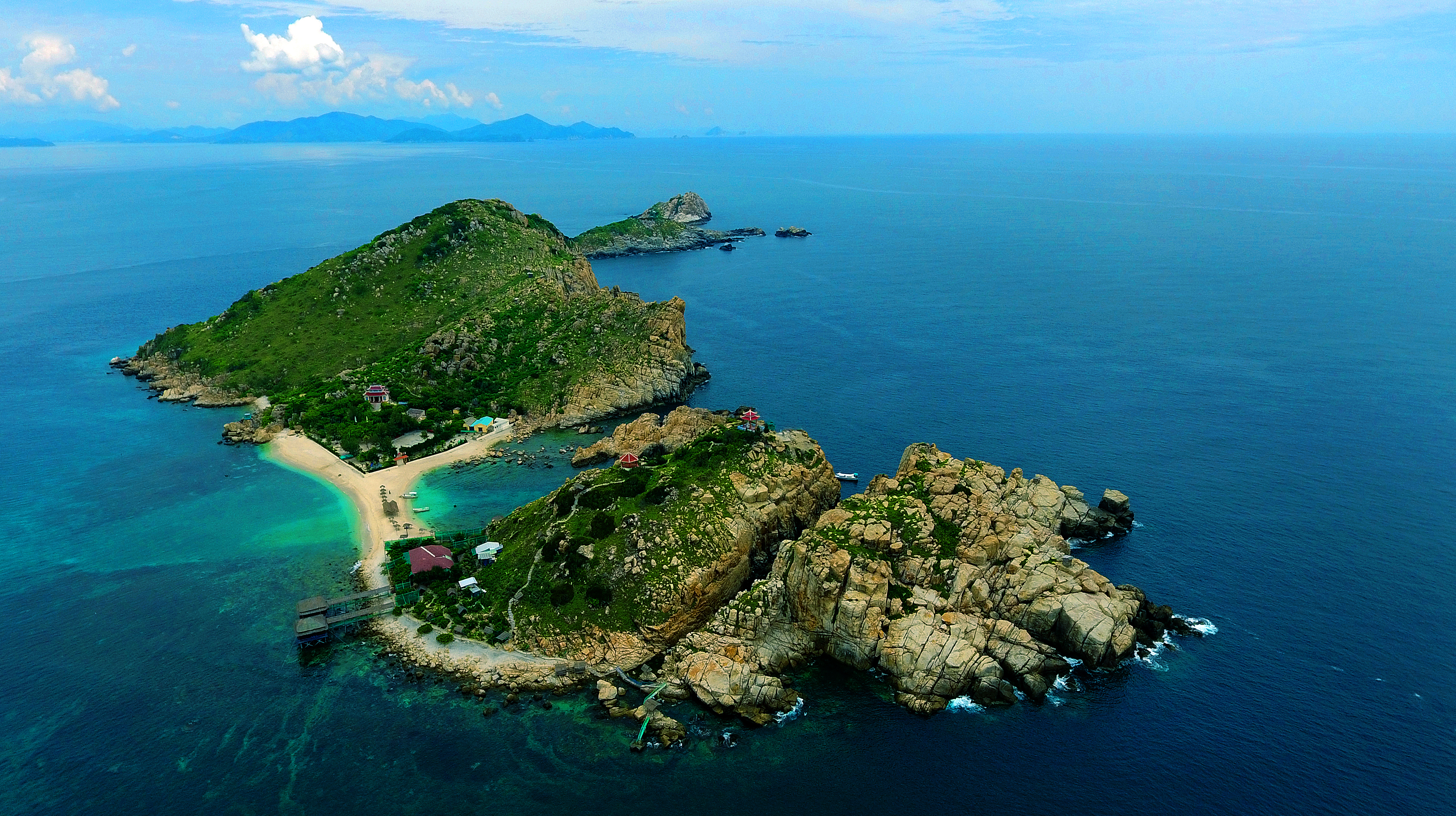 Đảo Hòn Nội. Ảnh: Nguyễn Nguyên Anh